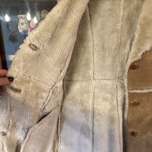 Leather and shearling vest - Picture 8 of 9